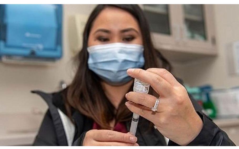 Bebita Caasi, an Army nurse with the California Medical Detachment, draws a syringe with the Moderna COVID-19 vaccine for administration at the Presidio of Monterey medical clinic, California, Jan. 27. The Presidio is the administrator for vaccines to two smaller military installations as the DOD continues to push COVID-19 mass inoculations across the country. (U.S. Navy photo by Marcus Fichtl.)