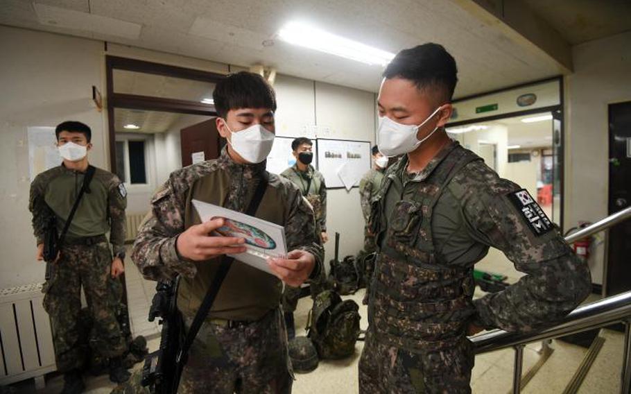 Soldiers from the 22nd Infantry Division, Battalion C platoon's recon Team report to the commander of the company during a military inspection for operation. Photos courtesy of the Korea Defense Daily