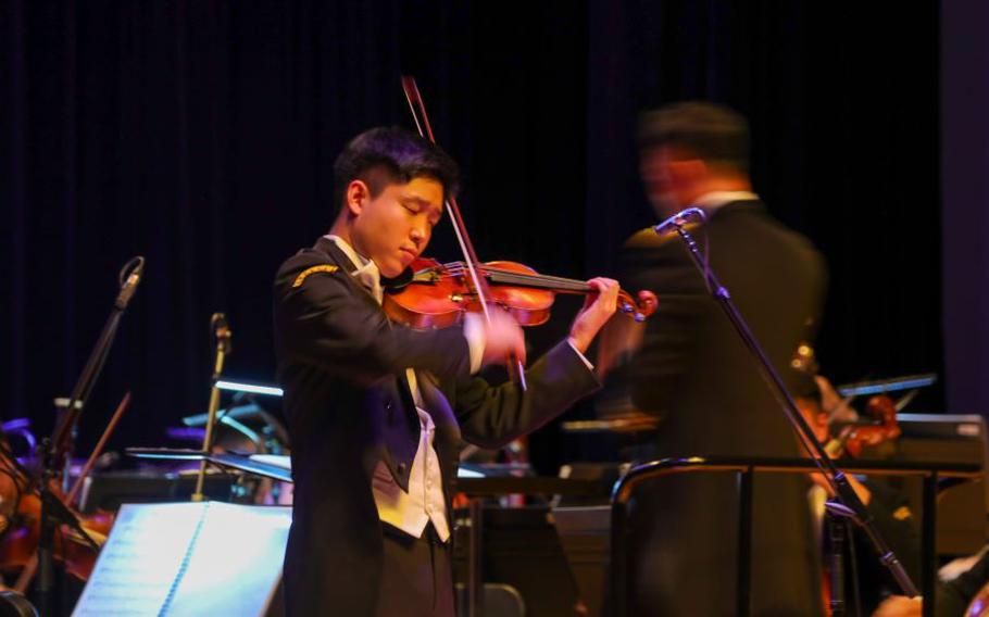 Violinist, Corporal Lee, Hae Jun