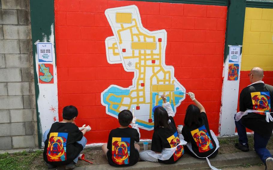 On June 3, alongside professional Korean artists, volunteers collaborated with the children to bring pre-designed murals to life at Yongsan Park.