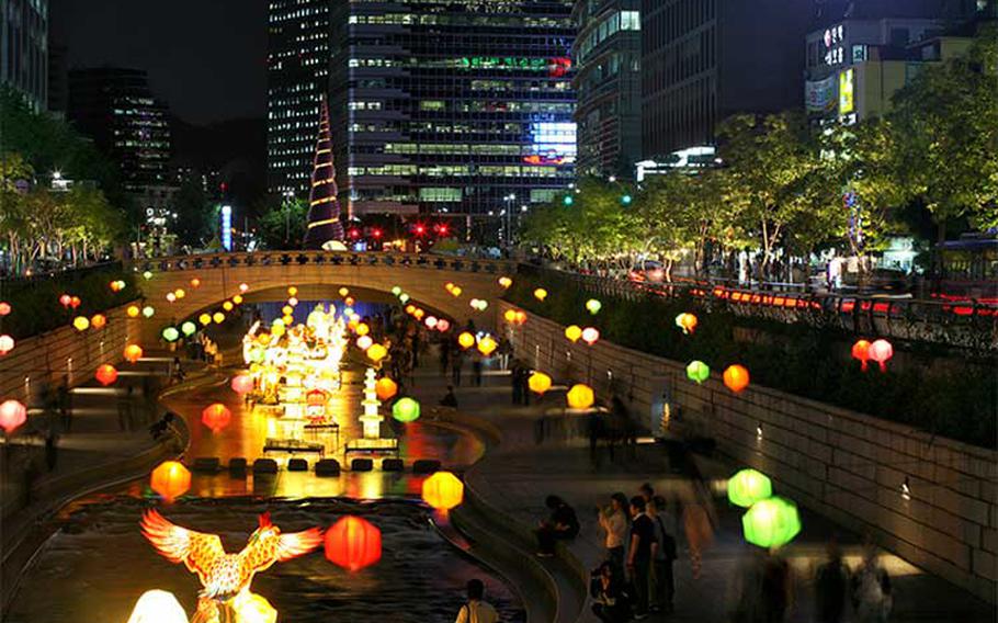 Cheonggyecheon Stream (Photo credits: Korea Tourism Organization)