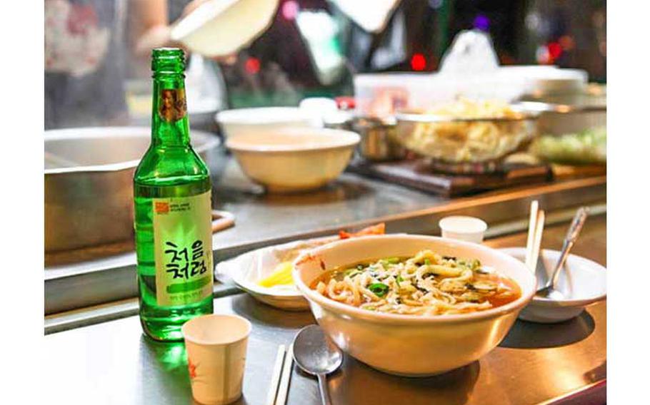 Kalguksu Pojangmacha (Photo credits: Korea Tourism Organization)