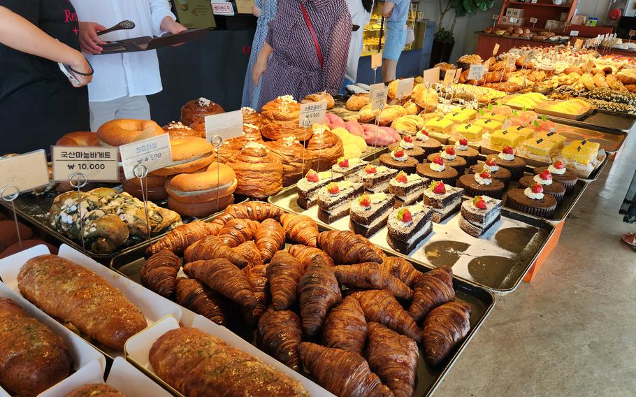 Cafe Arch-Bread, pastry, and cake