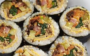 Korea’s gimbap becomes a global food sensation. Photos courtesy of Korea Tourism Organization