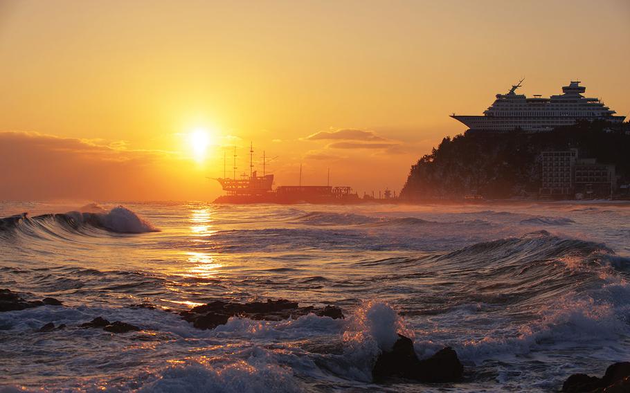 The sunrise in 
Jeongdongjin beach