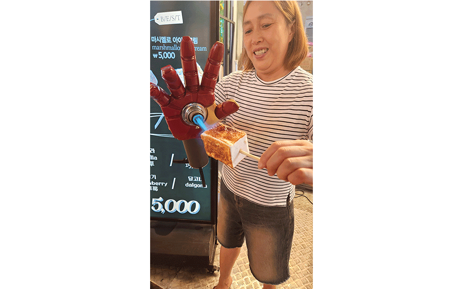A staff member burns the surface of a Marshmallow Ice Cream.