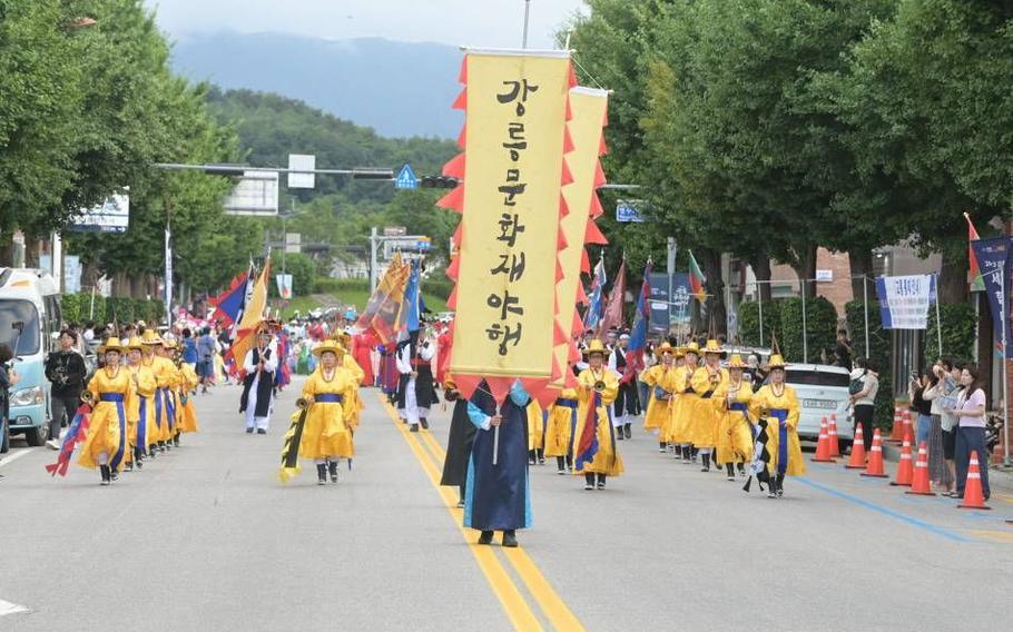 A reenactment of the street performance held by Gangneung residents to welcome the new governors during the Joseon dynasty