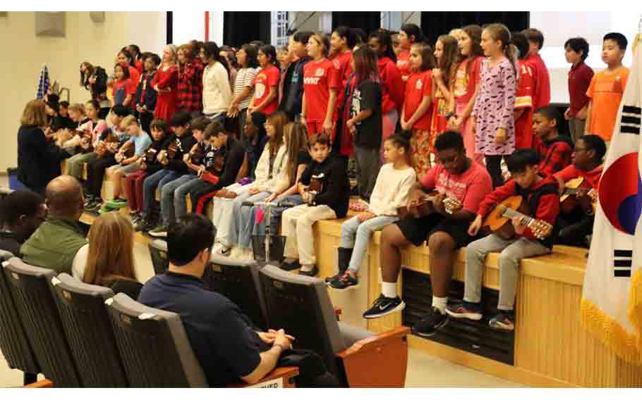 31 students from the Humphreys Middle School choir, 32 students from the Fifth-grade choir, and 20 guitar players singing Taylor Swift’s song “Mean”.