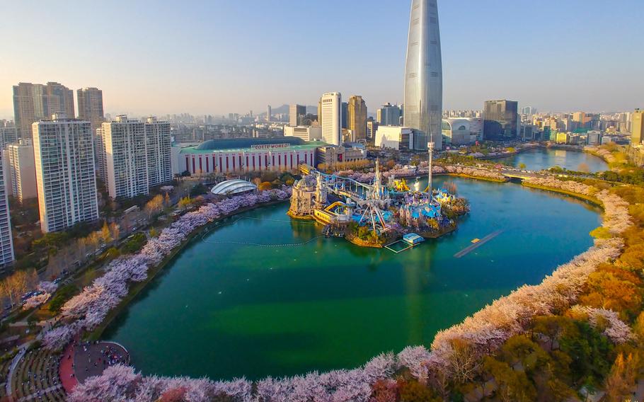 Seokchon Lake