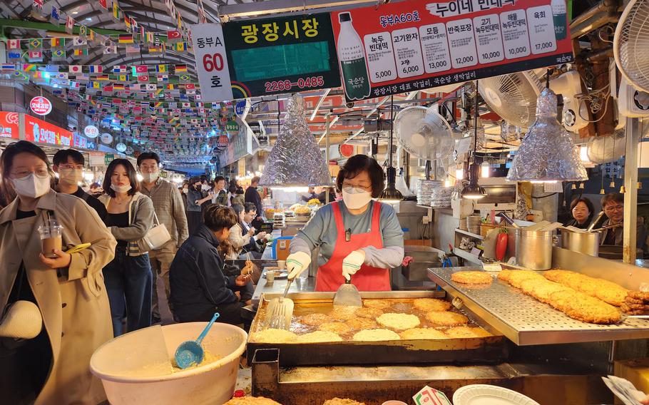 A lady frying Green bean pancake