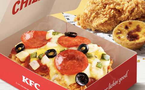 Photo Of “Kenchijja,” a hybrid of chicken and pizza in a paper box.