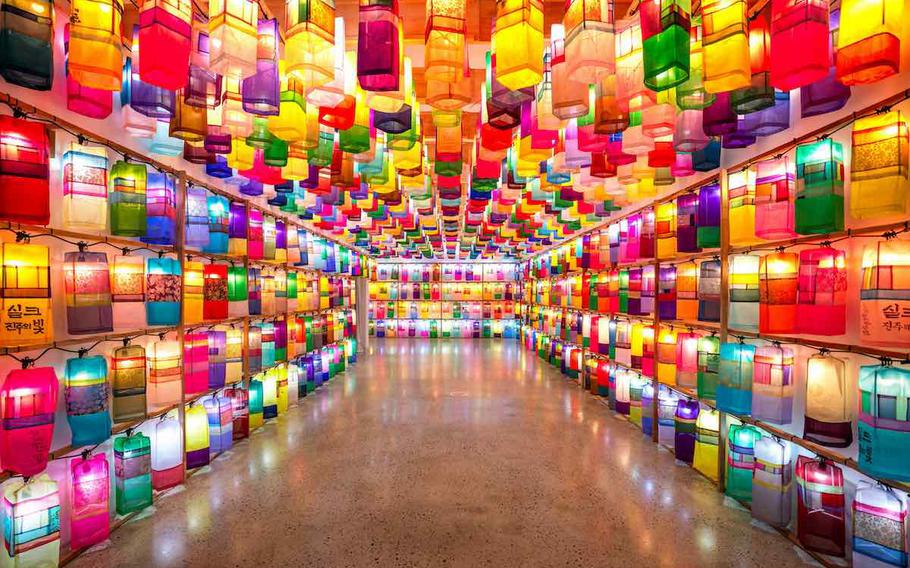 lanterns are exhibited on the walls and the ceiling.