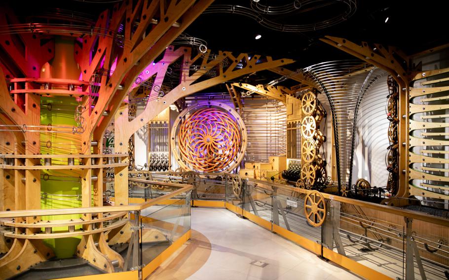 a tree-shaped exhibition can be seen.