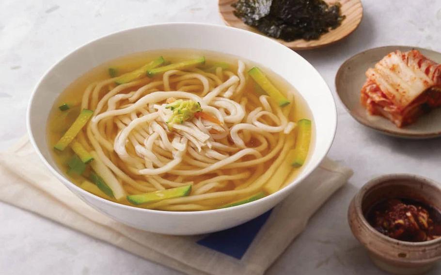 Kalguksu (Noodle Soup), seaweed, and kimchi are on the table.