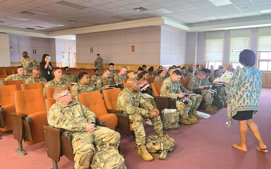 Miltary personnel are taking 4-day in-processing program.