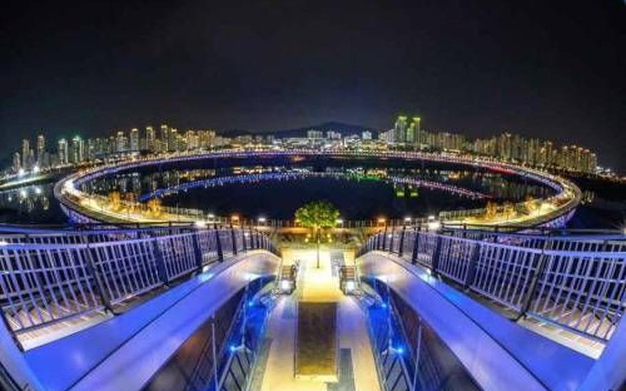 Geumgang Pedestrian Bridge at night.