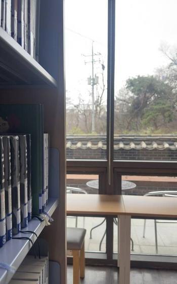 The interior of The exterior of Cheongwun Literature Library.