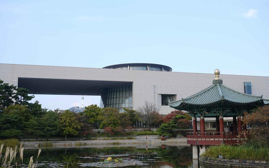 garden in front of the museum.