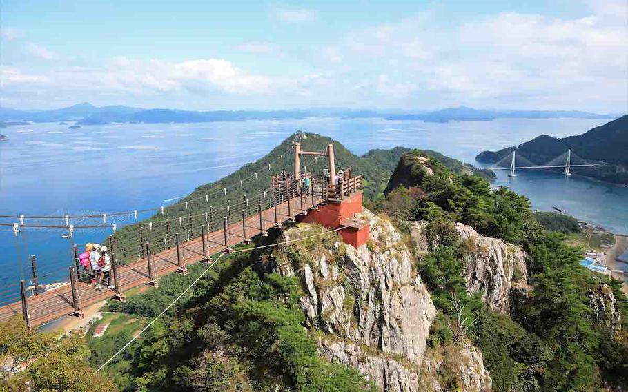 A bridge in a mountain surrounded by the sea.