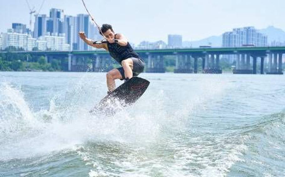 Hangang River Wakeboarding 