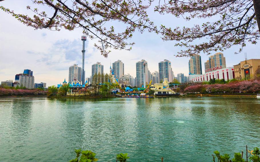Seokchon Lake