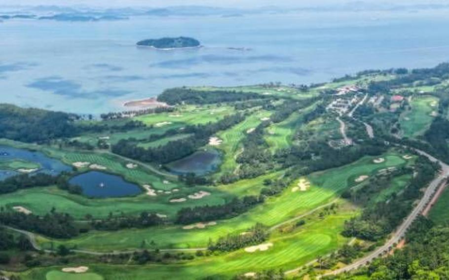 Birds-eye view of Pine Beach Golf Course Links. The sea can also be seen.