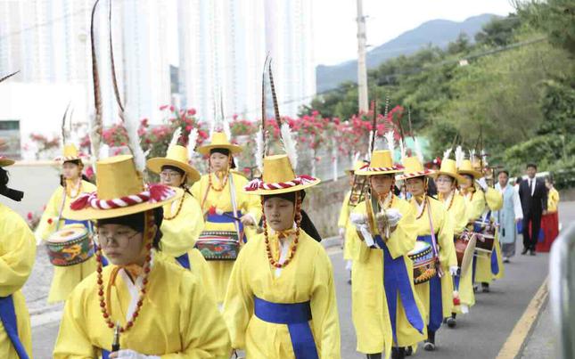 Participants are parading.