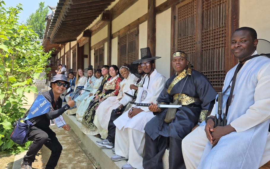 
Participants pose for a photo in Geoncheonggung Palace.
