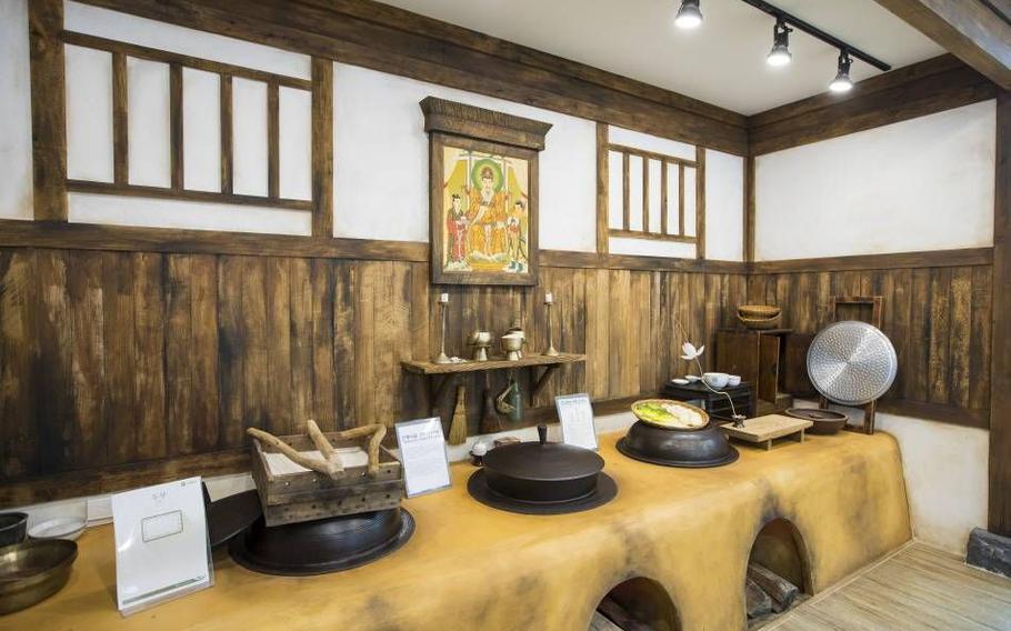 An exhibition space recreating a gongyanggan (temple kitchen)