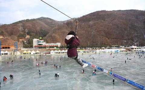 Photo Of a person enjoying rope sliding.