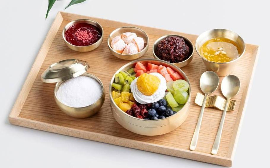 Bibim bingsu on a tray with spoons.