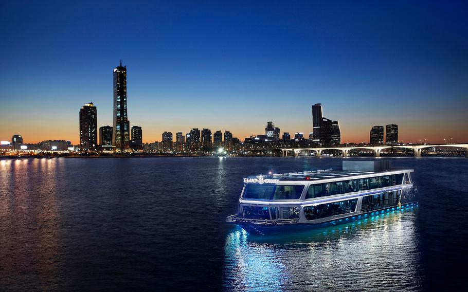 a cruise along the Han River in the evening.