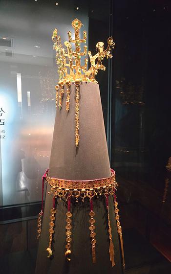 Some gorgeous accessories are exhibited.