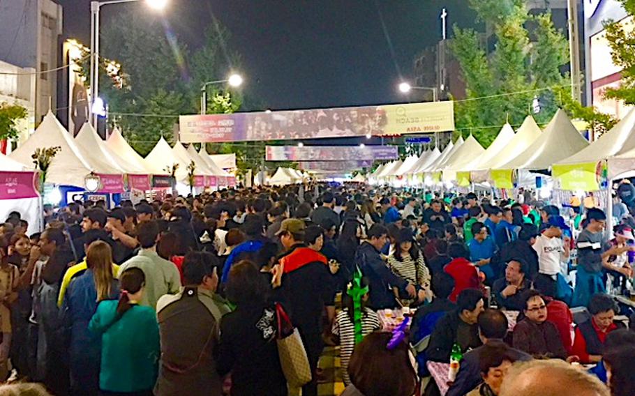 crowds at Seoul Friendship Festival