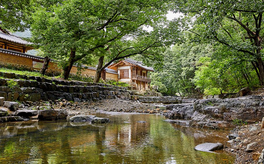 Valley stream near Dongnakdang House