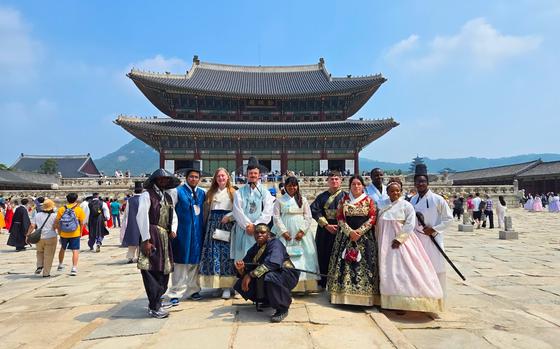 group photo in front of Gyeongbokgung Palace