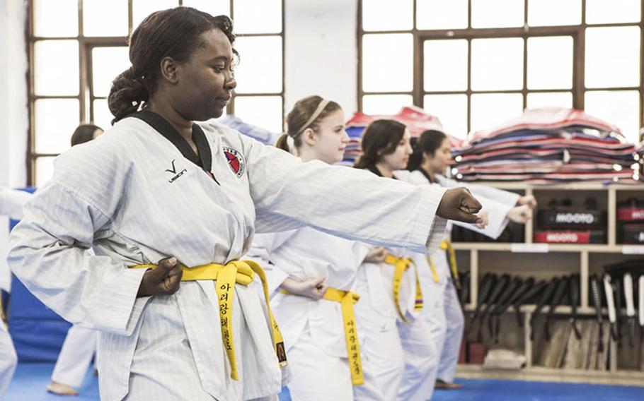 Foreign participants in a one-day taekwondo class (Credit: Arirang Taekwondo)