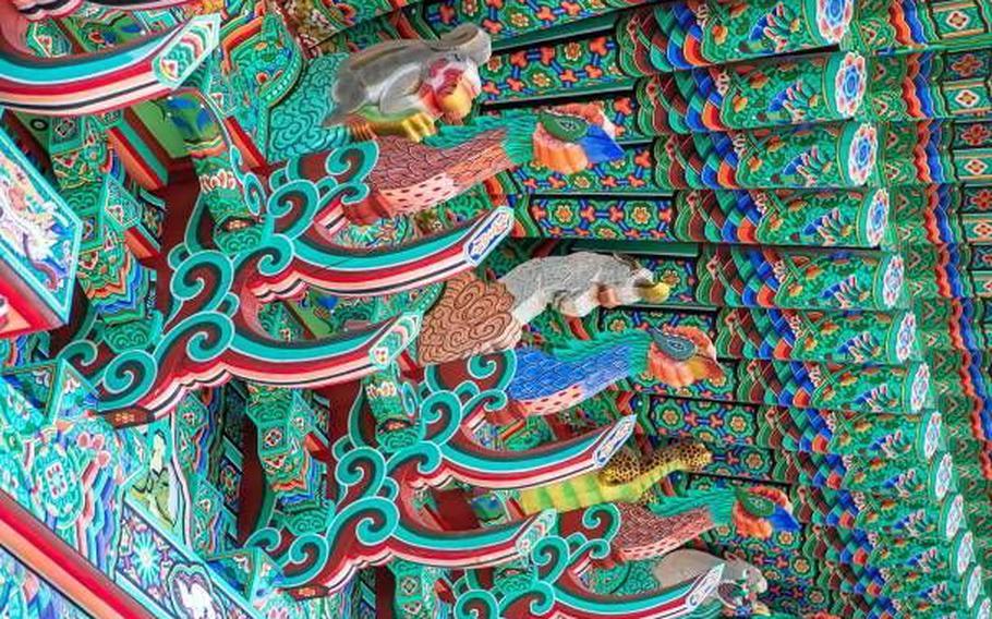 Dancheong of Hyangiram Hermitage