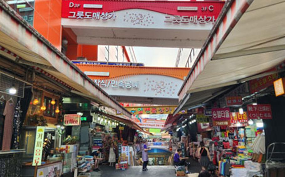 Shopping in Korea: Hunting for special souvenirs at Namdaemun Market ...