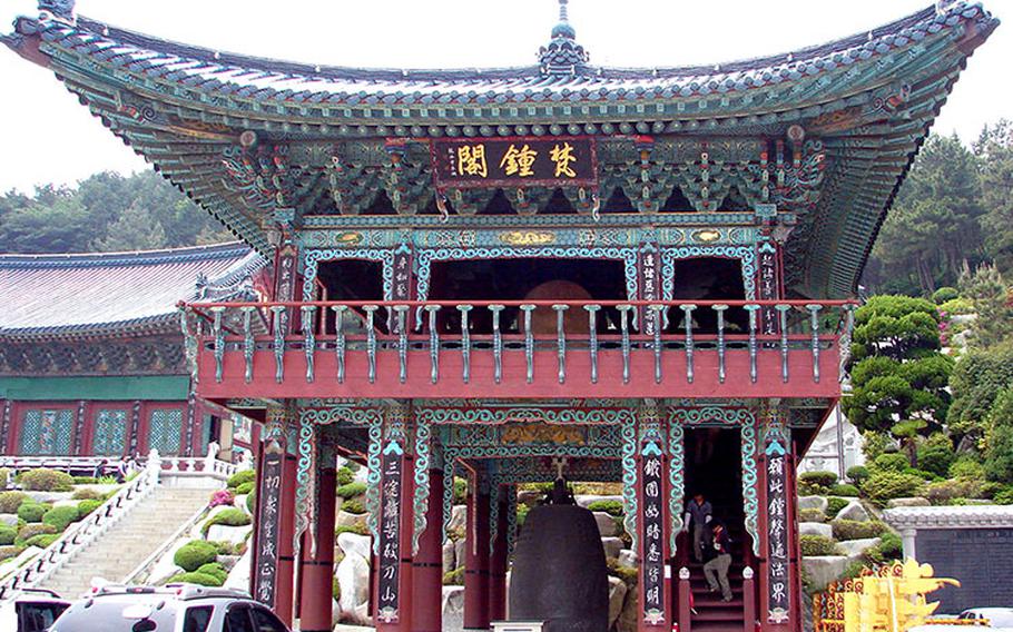 Bell pavilion at Samgwangsa. Samgwangsa, meaning "Three rays of light from Buddha", was built in 1969 and expanded in 1982. The temple has the capacity to accommodate 10,000 worshipers at once. Image: Wikicommons