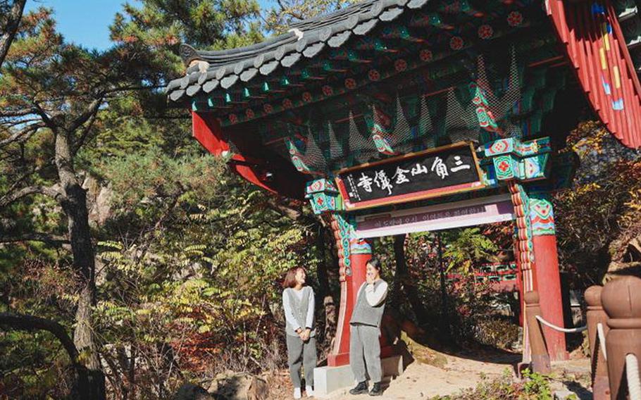 Main gate of Geumsunsa Temple, photos courtesy of Korea Tourism Organization