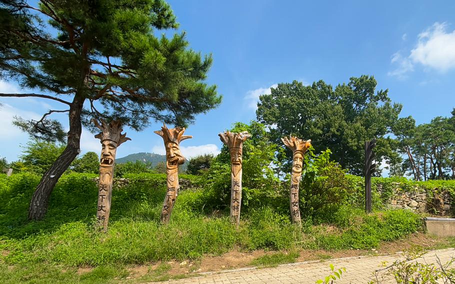 Jangseung (Korean totem poles)